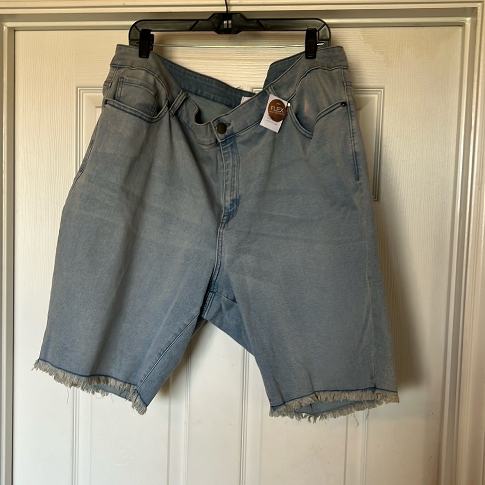 Cute shorts with fringed hems